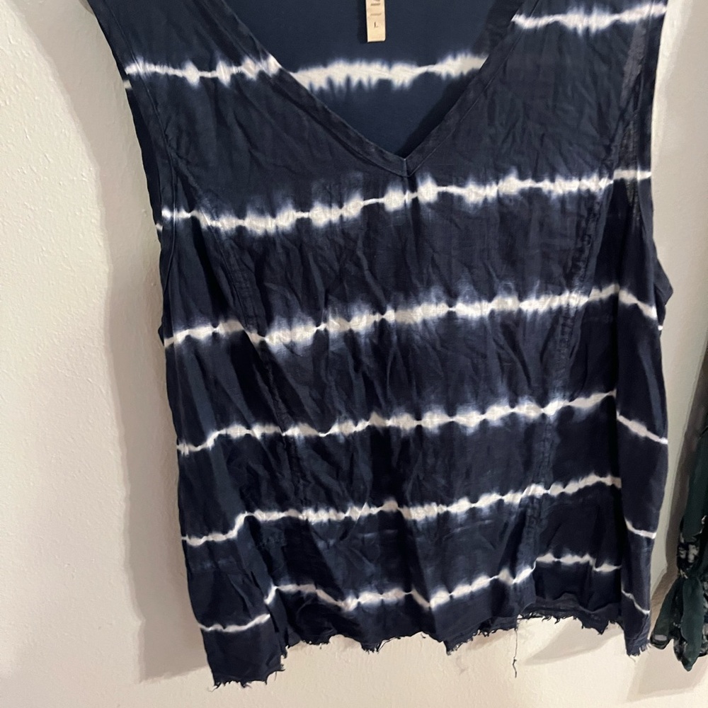 Stylish Navy Tie-Dye V-Neck Tank Top